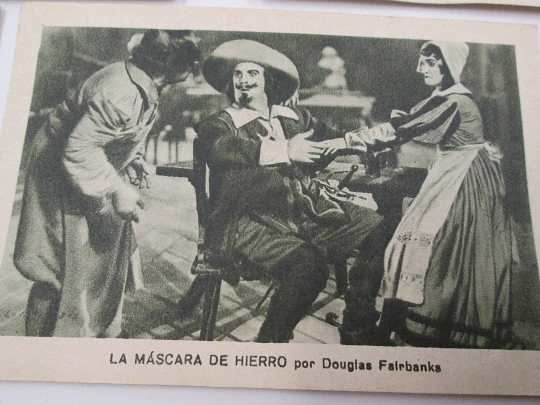 25 picture cards collection. The Iron Mask by Douglas Fairbanks. San Antonio Chocolates