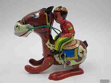 Águila Valiente con caballo. Mikuni. Hojalata litografiada. Cuerda. 1950. Caja