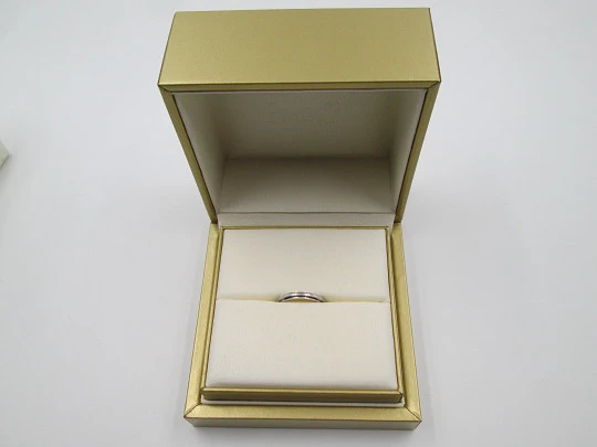 Alianza giratoria Possession de Piaget. Oro blanco 18k. Estuche. Mujer