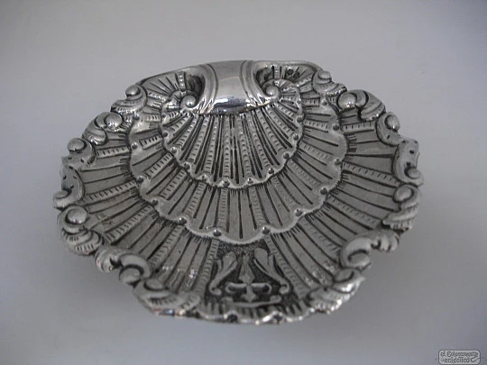 Almond shell dish. 925 sterling silver. 1970's. Saint James cross