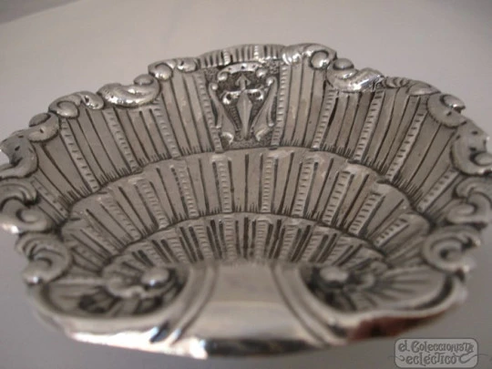 Almond shell dish. 925 sterling silver. 1970's. Saint James cross