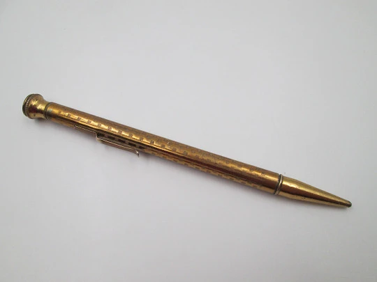 Alpco New York mechanical pencil. Gold plated. Geometric pattern. Twist system