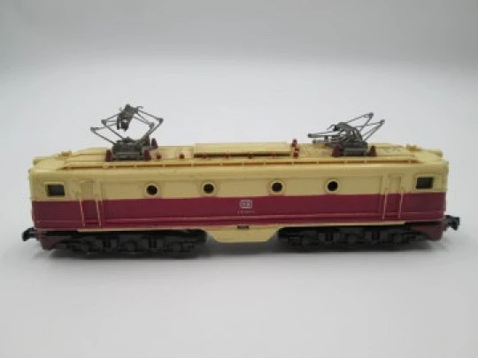 Alsthom DB train locomotive. Ibertren. Spain. White & red. N Scale. 1970's