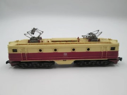 Alsthom DB train locomotive. Ibertren. Spain. White & red. N Scale. 1970's Alsthom DB train locomotive. Ibertren. Spain. White & red. N Scale. 1970's