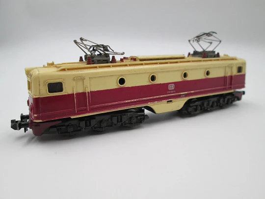 Alsthom DB train locomotive. Ibertren. Spain. White & red. N Scale. 1970's Alsthom DB train locomotive. Ibertren. Spain. White & red. N Scale. 1970's