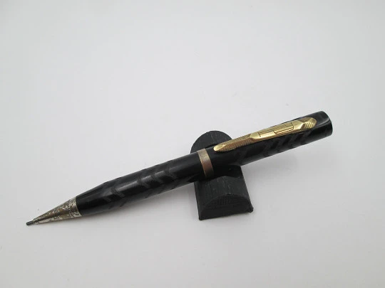 American mechanical pencil. Black hard rubber and metal trims. Twist system. 1930's