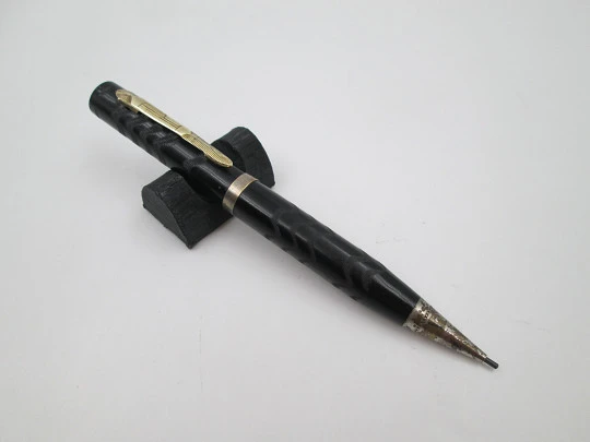American mechanical pencil. Black hard rubber and metal trims. Twist system. 1930's