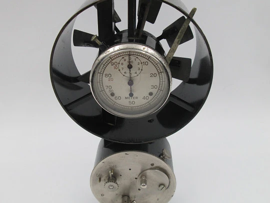 Anemómetro mecánico. Metal niquelado y laca negra. Cuerda manual. Alemania. 1910