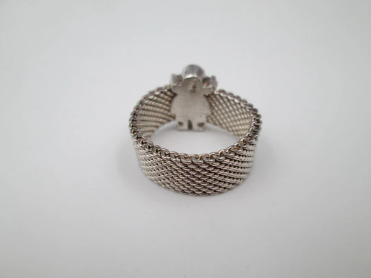 Anillo para mujer joyería Tous. Malla de plata de ley y motivo niña. España. 2015