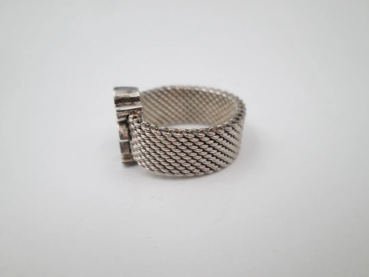 Anillo para mujer joyería Tous. Malla de plata de ley y motivo niña. España. 2015