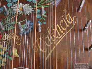 Antique concert zither. Saxony (Germany). Salon-Harfe. Valencia 