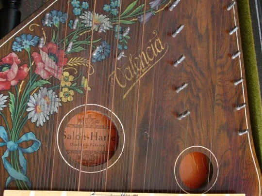 Antique concert zither. Saxony (Germany). Salon-Harfe. Valencia 