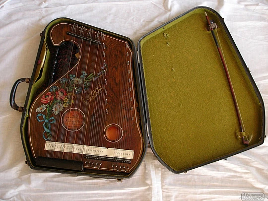 Antique concert zither. Saxony (Germany). Salon-Harfe. Valencia 