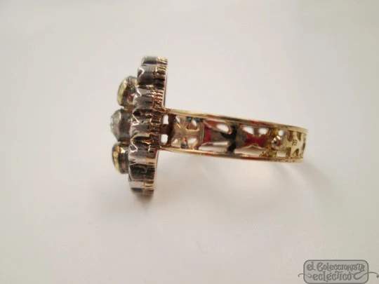 Antique ring. 18 karat yellow gold. Diamonds. Rubies. 1940's