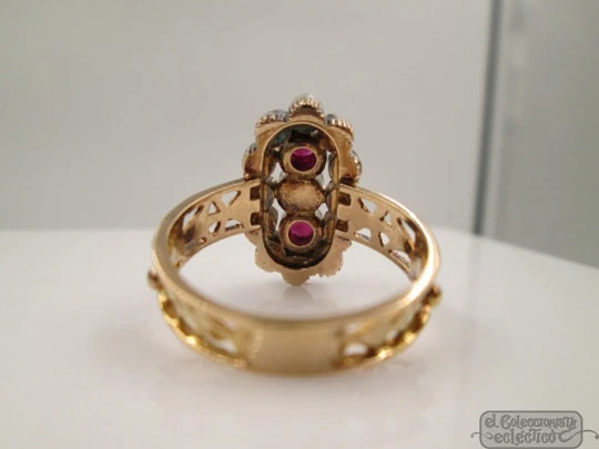 Antique ring. 18 karat yellow gold. Diamonds. Rubies. 1940's