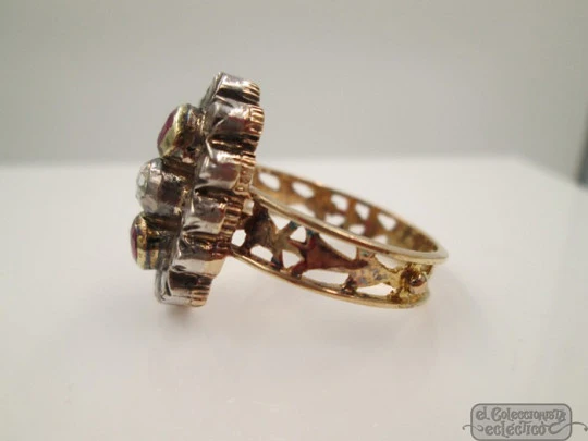 Antique ring. 18 karat yellow gold. Diamonds. Rubies. 1940's