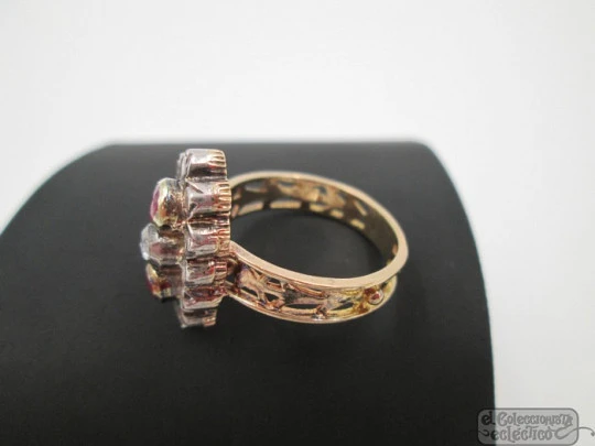 Antique ring. 18 karat yellow gold. Diamonds. Rubies. 1940's