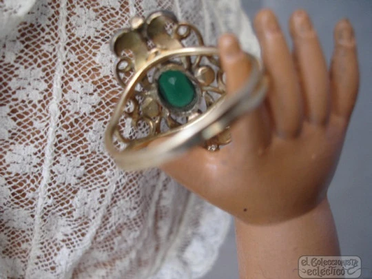 Antique ring. Diamonds and emerald. Gold. Elizabethan style