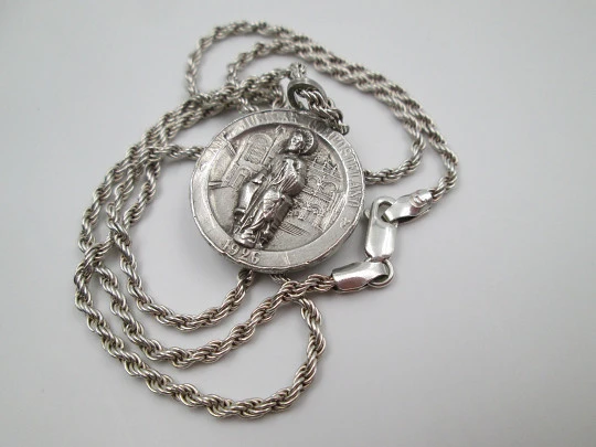 Apostle Santiago medal with cord. Sterling silver. Compostela Jubilee 1926. Spain