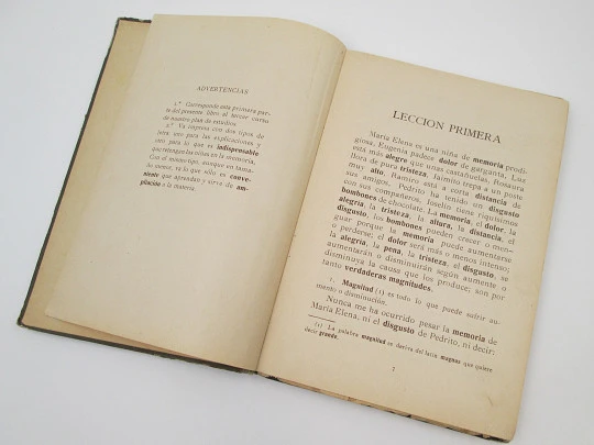 Aritmética Segundo Grado. Editorial S.T.J. Ilustraciones negro. Tapas duras. 1930