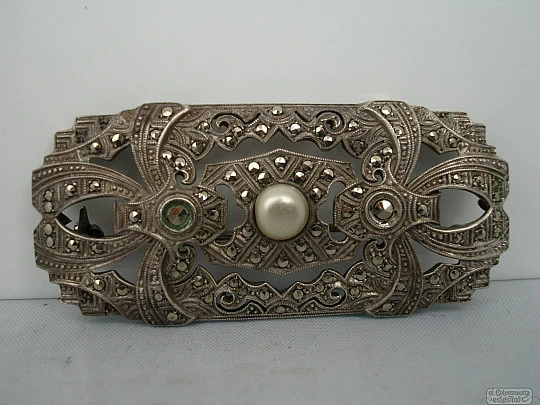 Art Deco brooch. Sterling silver and marcasite gems. Pearl. 1940s