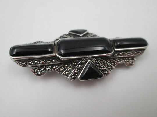 Art Deco style women's brooch. Sterling silver, marcasite gems and onyx. 1960's