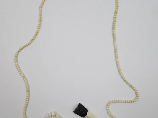 Art Nouveau women's necklace. Ivory and ebony. 1920's. Screw clasp