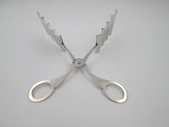 Articulated asparagus pliers / tongs. Silver plated metal. 1940's. Europe