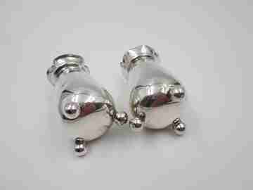 Atkin Brothers pair salt shakers. 925 sterling silver. United Kingdom. 1910's