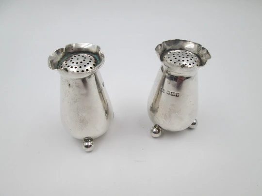 Atkin Brothers pair salt shakers. 925 sterling silver. United Kingdom. 1910's