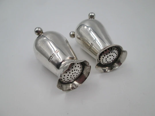 Atkin Brothers pair salt shakers. 925 sterling silver. United Kingdom. 1910's