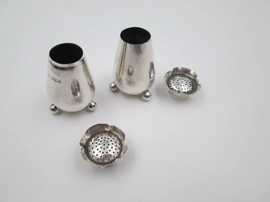 Atkin Brothers pair salt shakers. 925 sterling silver. United Kingdom. 1910's