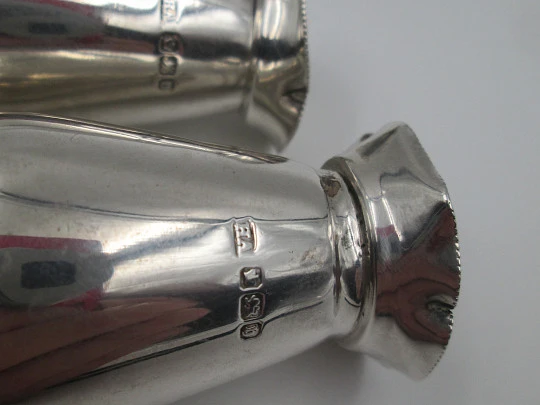 Atkin Brothers pair salt shakers. 925 sterling silver. United Kingdom. 1910's