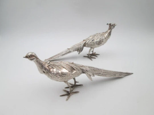 Atractiva pareja de faisanes ornamentales. Plata de ley 925 milésimas. España. 1970