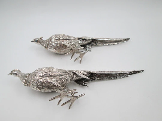 Atractiva pareja de faisanes ornamentales. Plata de ley 925 milésimas. España. 1970