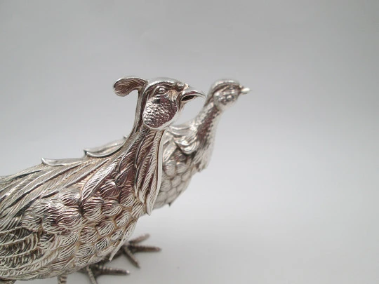 Atractiva pareja de faisanes ornamentales. Plata de ley 925 milésimas. España. 1970