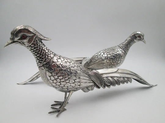 Atractiva pareja de faisanes ornamentales. Plata de ley 925 milésimas. España. 1970