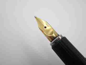 Aurora Hastil fountain pen. Gold plated. 14k gold nib. Linear pattern. 1970's