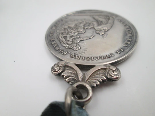 Ave Maria Congregation sterling silver medal. Pinillos artist. Blue ribbon. Spain. 1905