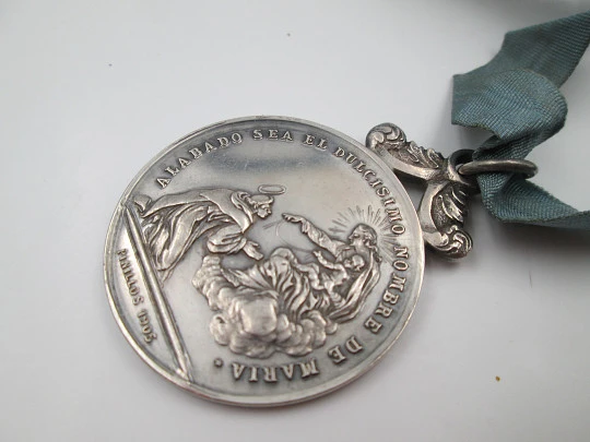 Ave Maria Congregation sterling silver medal. Pinillos artist. Blue ribbon. Spain. 1905