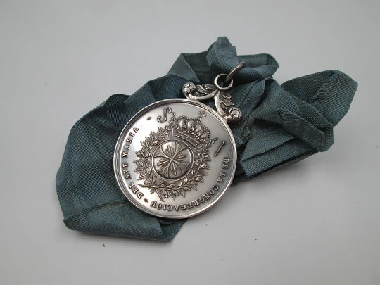Ave Maria Congregation sterling silver medal. Pinillos artist. Blue ribbon. Spain. 1905