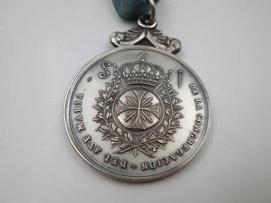 Ave Maria Congregation sterling silver medal. Pinillos artist. Blue ribbon. Spain. 1905