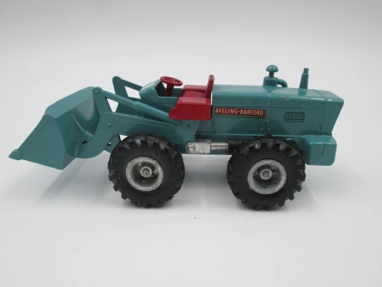 Aveling-Barford tractor shovel. Lesney. Matchbox series No. 10. England. 1963