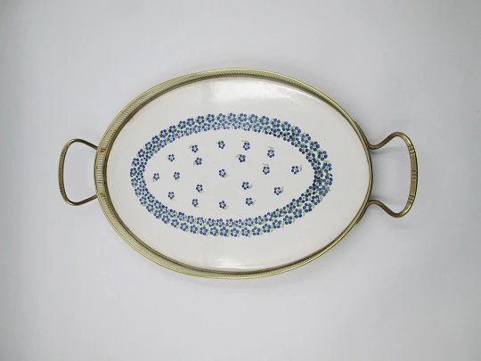 Bandeja de mesa. Cerámica Mayólica y metal dorado. Decoración floral. 1930