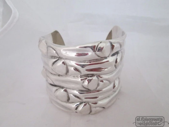 Bangle. 925 Sterling silver. Trunk with veins and knots. Mexico