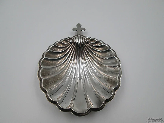 Baptism shell. 925 sterling silver. Pedro Duran silversmith. 1980's. Cross