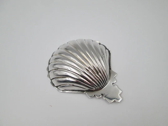 Baptism shell. Latin cross & scrolls motifs on top. 925 sterling silver. Spain. 1970's