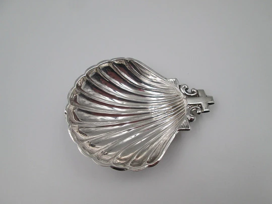 Baptism shell. Latin cross & scrolls motifs on top. 925 sterling silver. Spain. 1970's