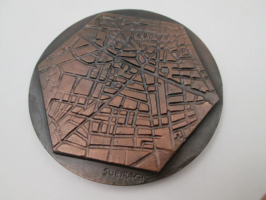 Barcelona town copper medal. High relief. Subirach engraver. FNMT, 1973. Spain