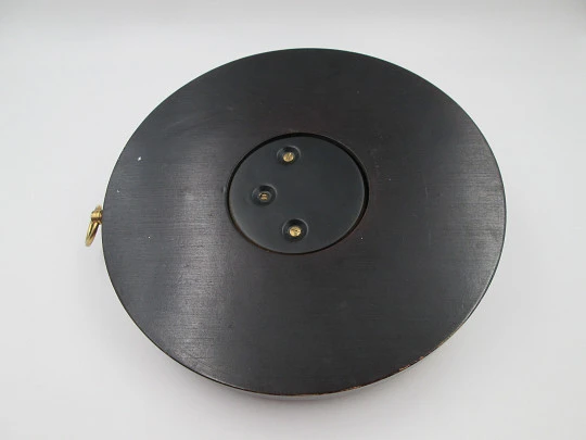 Barómetro aneroide circular de pared Enosa en madera y latón. Dial metálico. España. 1960